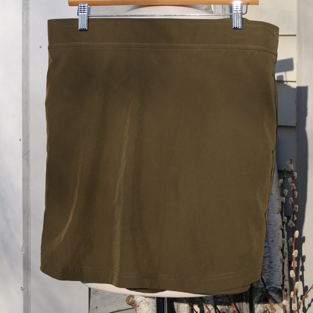 Eddie Bauer Dark Thyme Pull On SPF Curvy Athleisure Woven Tech Skort Sz LARGE